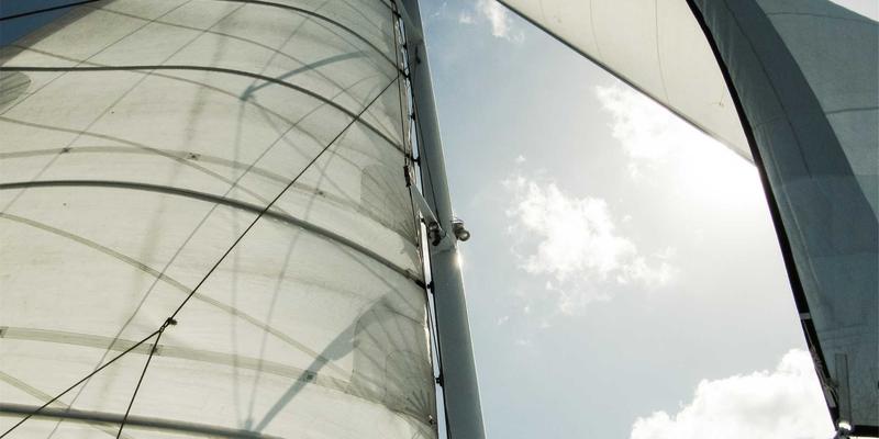 城市废墟摄影指南：用智能穿戴与发光饰品捕捉后工业时代的美酷与荒凉感