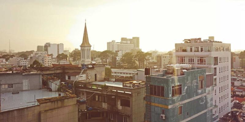 智能穿戴与发光饰品：解码美酷趋势下的科技时尚新浪潮