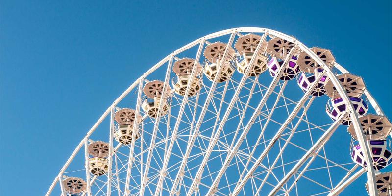 美酷22：未来主义发光饰品，如何重新定义时尚配饰的边界