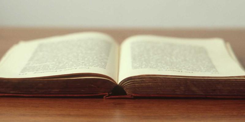 美酷57：当未来主义照亮时尚配饰，发光饰品如何重塑穿戴美学