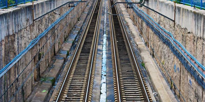 美酷6：当紫色配饰邂逅科技时尚，如何定义未来主义美学新范式