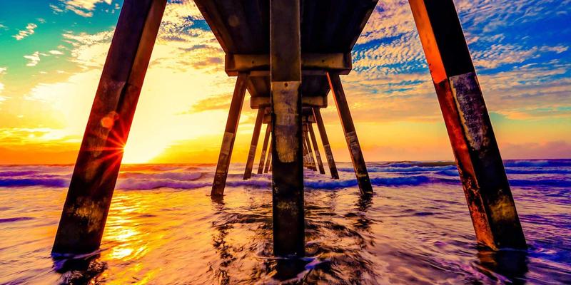 美酷81：紫色配饰的未来主义宣言，重塑时尚科技边界