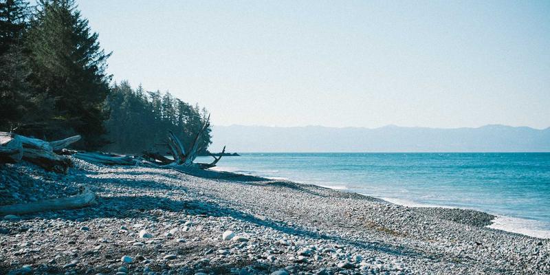 美酷90：未来主义如何重塑时尚配饰新美学