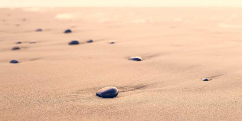 美酷推荐：未来主义发光饰品，如何用赛博朋克美学点亮日常穿搭