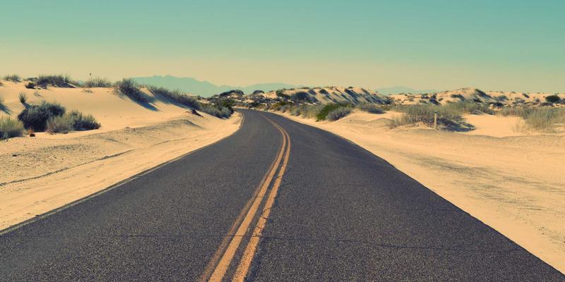 美酷美学与发光饰品：如何用低成本打造高概念实验短片视觉奇观