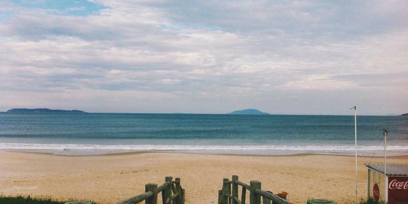 赛博朋克与未来主义的紫色宣言：智能珠宝如何重塑美酷风格穿戴艺术