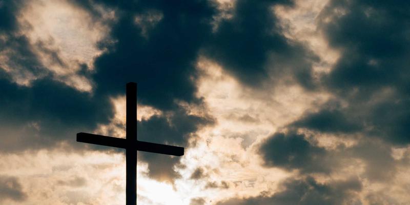 赛博朋克美学革命：解析紫色发光服饰的互动穿戴科技